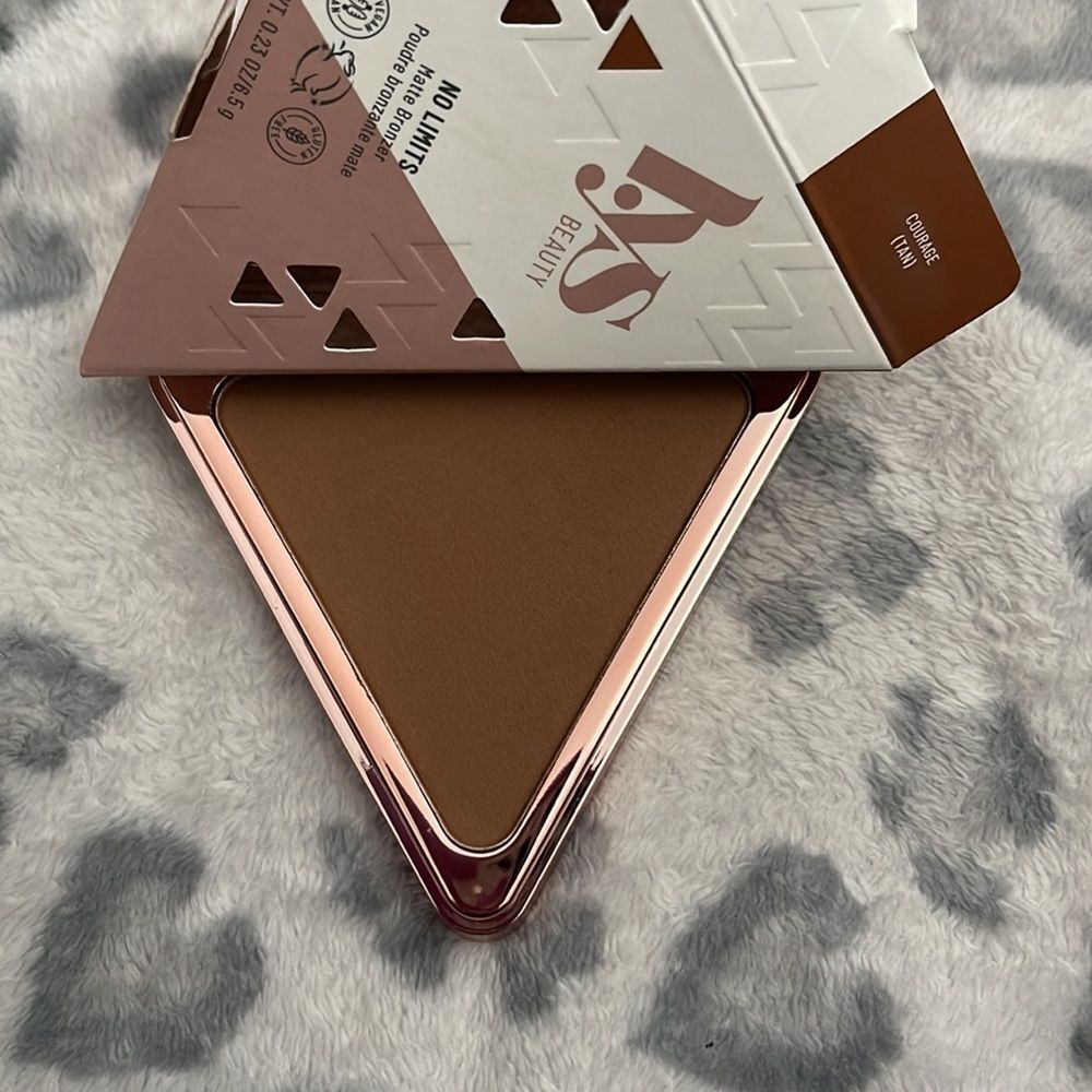 NEW LYS Beauty is No Limits Matte Bronze